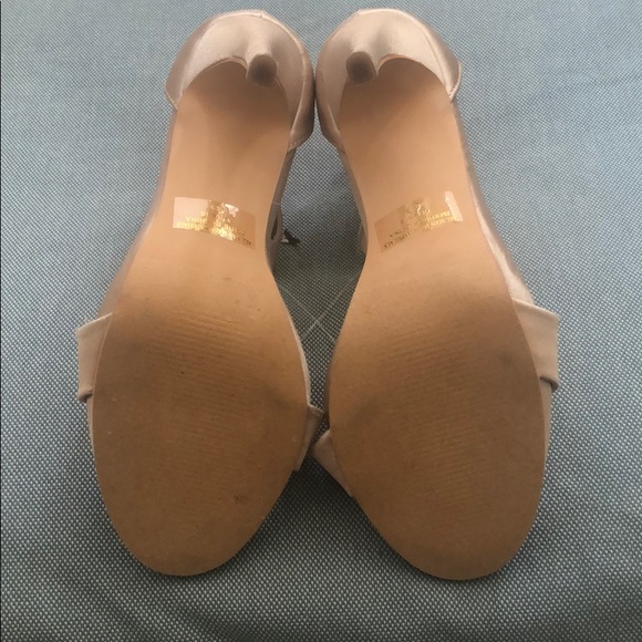 Gold/ivory stilettos small spot on the right heel - Picture 3 of 4